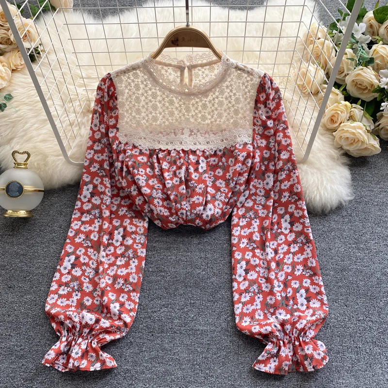 

Женская блузка с длинными рукавами и цветочным принтом