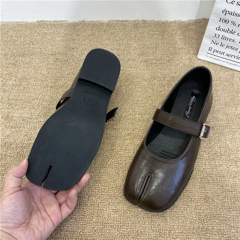 

Shoes Woman Flats Oxfords All-Match Square Toe Modis Casual Female Sneakers Dress Leather Retro 2021 Rubber Mary Janes Fretwork