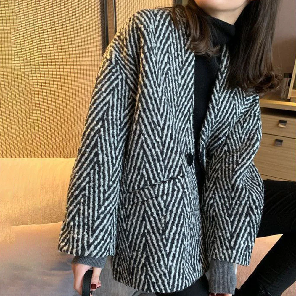 

2021 Winter Sheepskin Coats For Women Stripe Color Block One Button V-Neck Thicken Mid-Length Jacket Retro Niche Design Casual