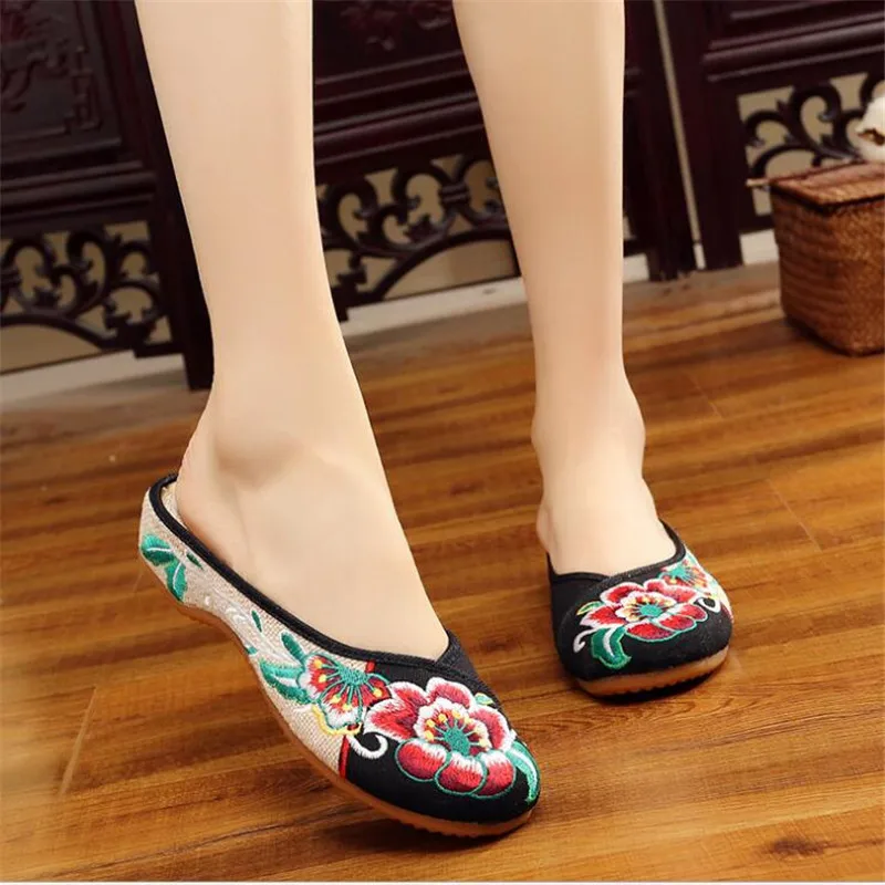 Тапки женские с вышивкой дышащие шлепанцы на танкетке Повседневная Уличная