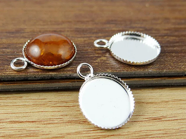 

20pcs/lot 12mm 14mm Inner Size Silver Plated Brass Material Simple Style Cabochon Base Cameo Setting Charms Pendant Tray
