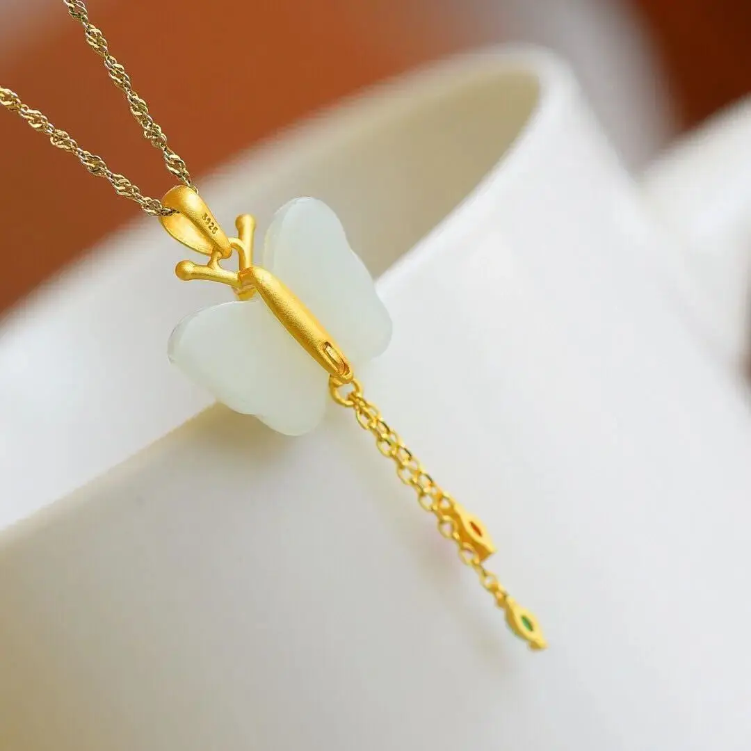 

2021 hot new style Natural Hetian Jade White Jade Butterfly Pendant Gold-Plated Inlaid Craft Tassel Pendant Clavicle Chain Jew