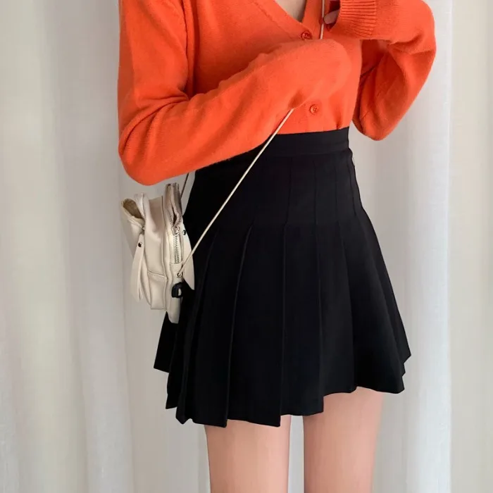

Pleated short skirt female summer 2021 new Korean version of the black thin all-match A-line skirt high waist half-length skirt