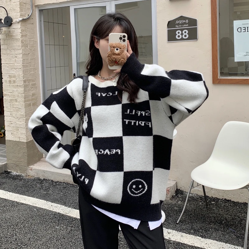 

2021 Autumn Winter New Fashion Classic Brand Luxury Design Checkerboard Bear Letter Jacquard Long Sleeve Loose Sweater Women