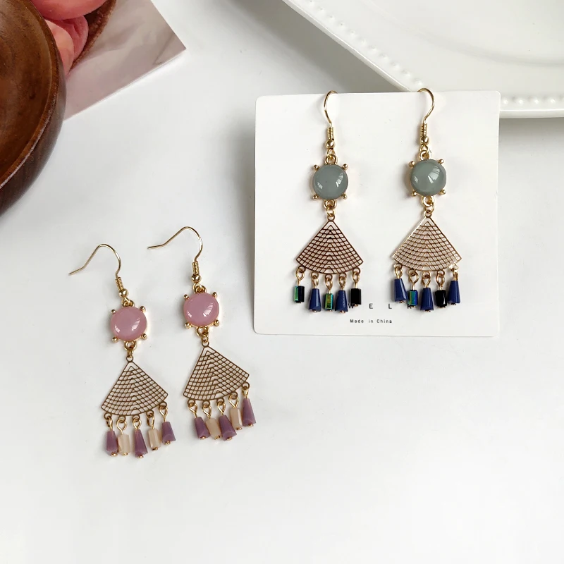 

Delicate Jewelry Vintage Tassel Beads Earrings 2021 New Design Golden Plating Pink Blue Glass Drop Earrings For Women Gifts