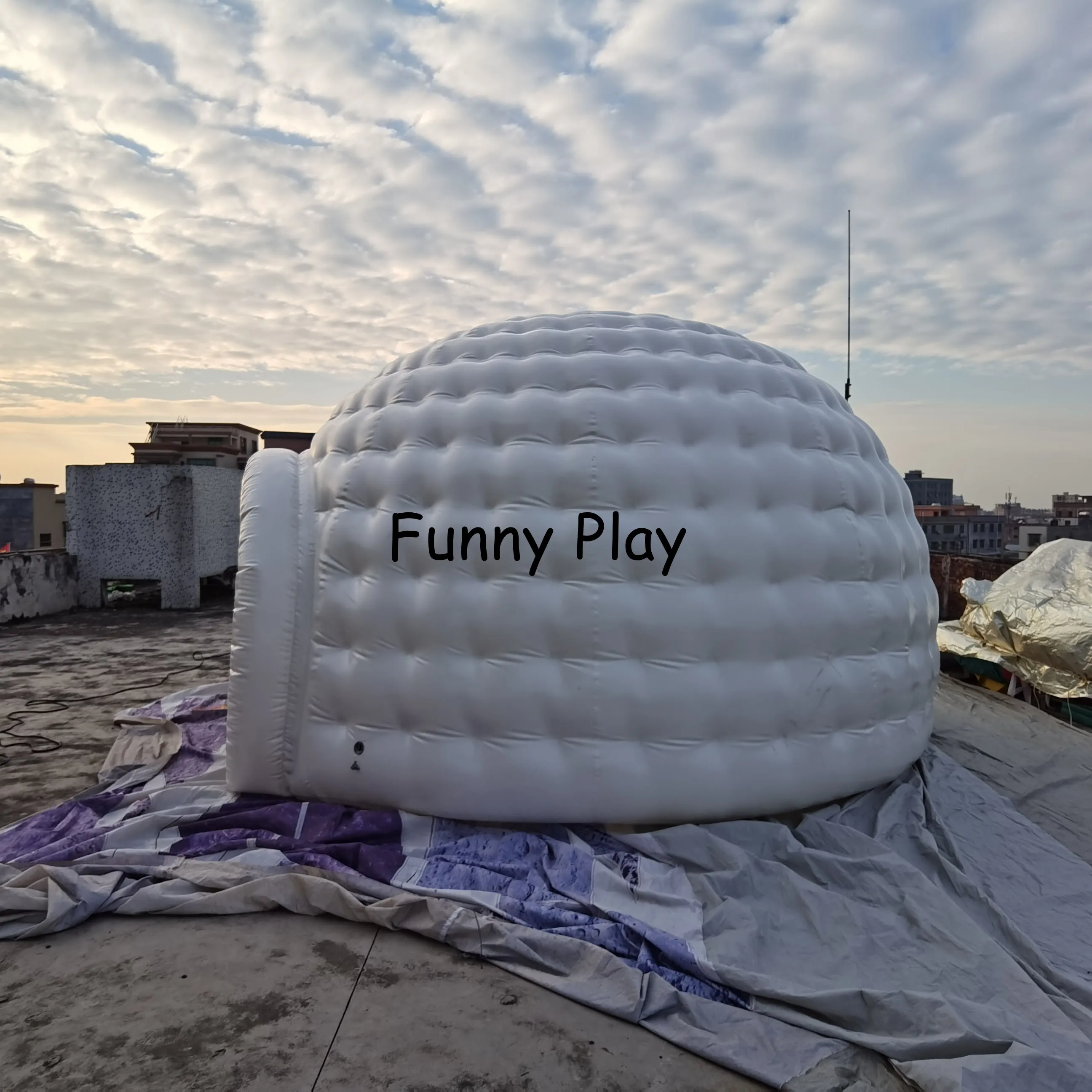 Рисунок 5 - Гигантские надувные купольные палатки