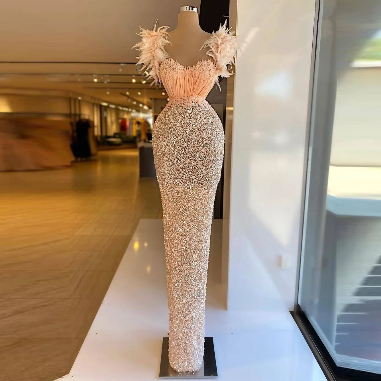 

Sequined Sweetheart Mermaid Prom Dresses With Feathers Straps Pleats Beads Red Carpet Evening Dress Formal Gowns Robe De Mariée