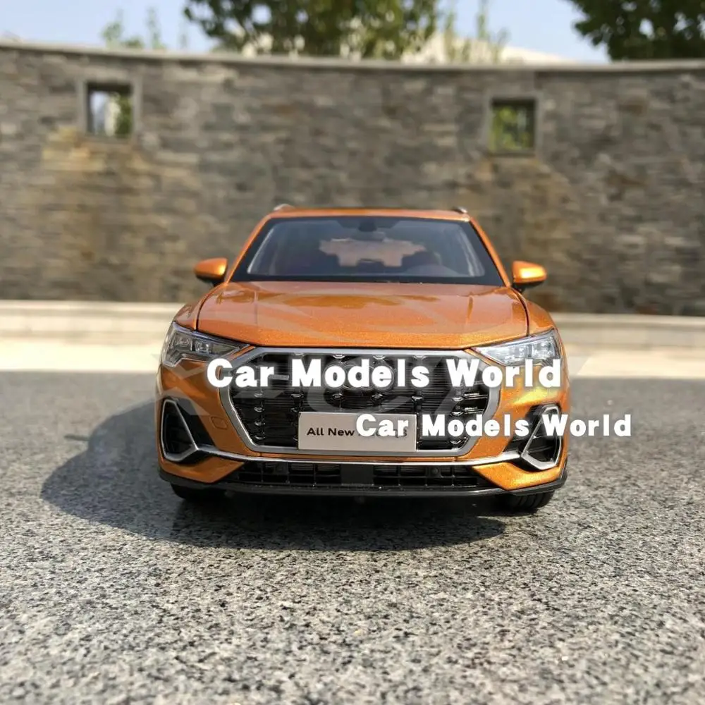 Модель литая автомобиля для всех новых моделей Q3 2019 1:18 (оранжевый) + небольшой