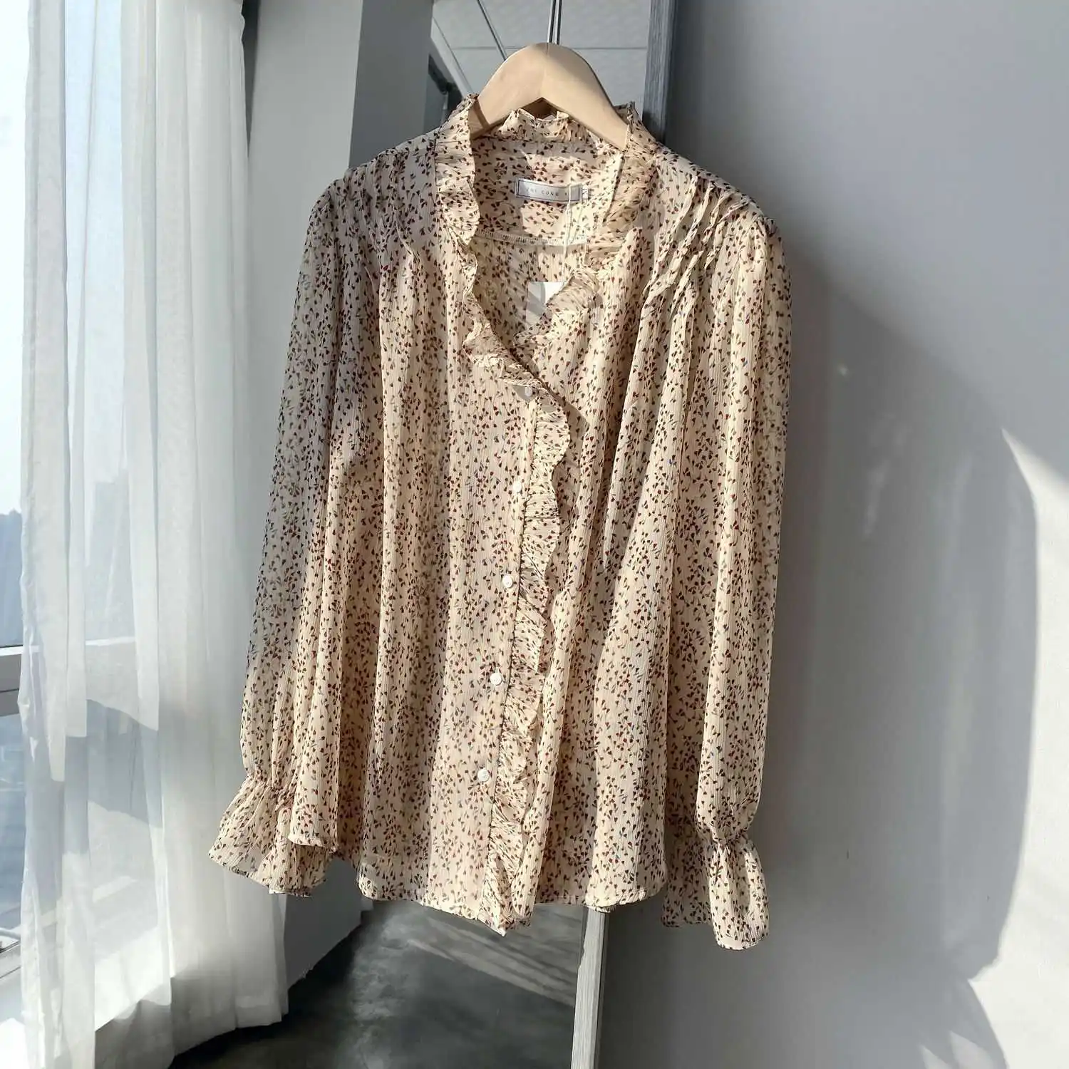 

COZOK 2021 New Early Autumn Broken Flower V-neck Wood Ear Edge Chiffon Long Sleeve Shirt Women Loose and Slim 669