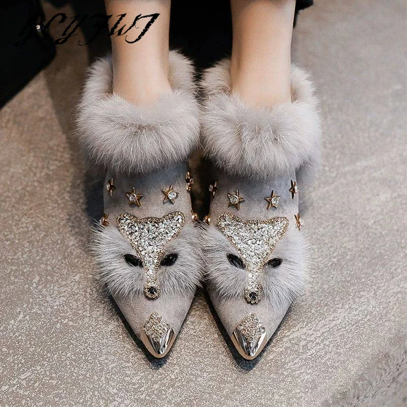 

Женские зимние ботинки, Зимние Модные ботильоны с металлическим украшением и острым носком, меховые плюшевые ботинки без шнуровки, привлек...