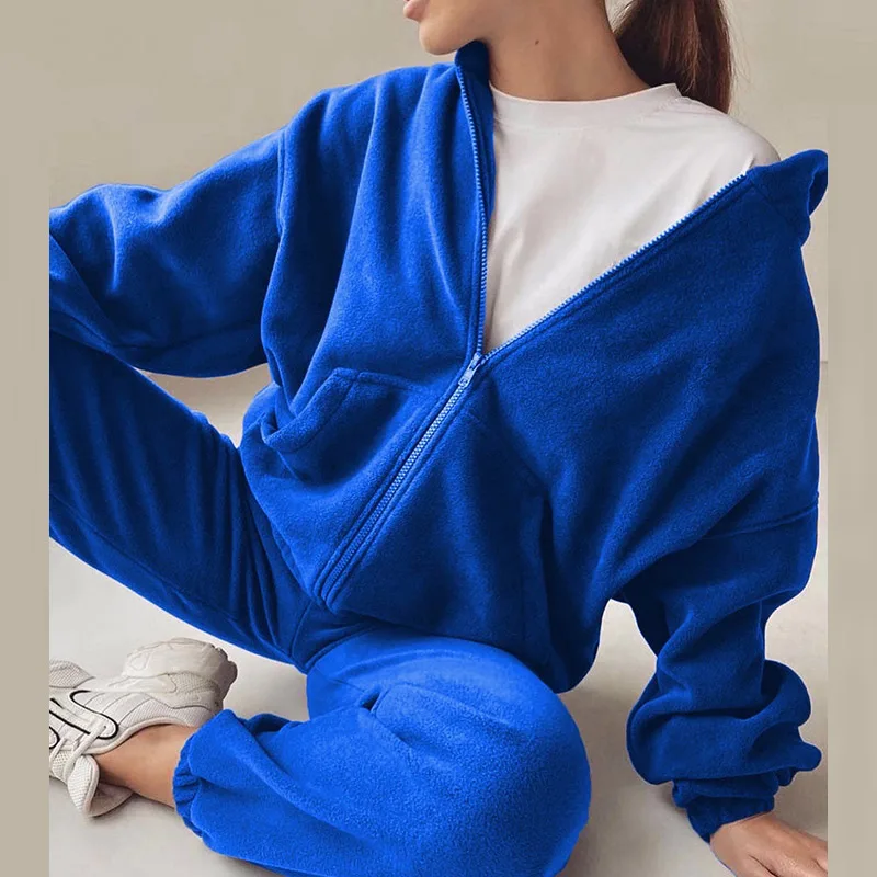 Костюм женский флисовый из двух предметов с капюшоном и штанами-шаровары на