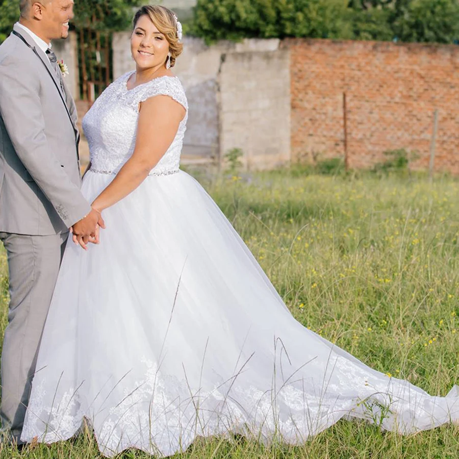 

Plus Size Wedding Dresses White Lace Top Cap Sleeve Round Neck Beading Belt A Line Vestido De Novia Bridal Gowns Corset Back