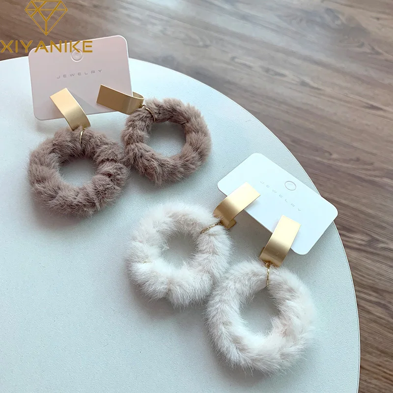 

XIYANIKE White Brown Plush Loop Earrings For Women 2020 Autumn Winter Fashion Big Earrings Dangle Brincos Jewelry Accessories
