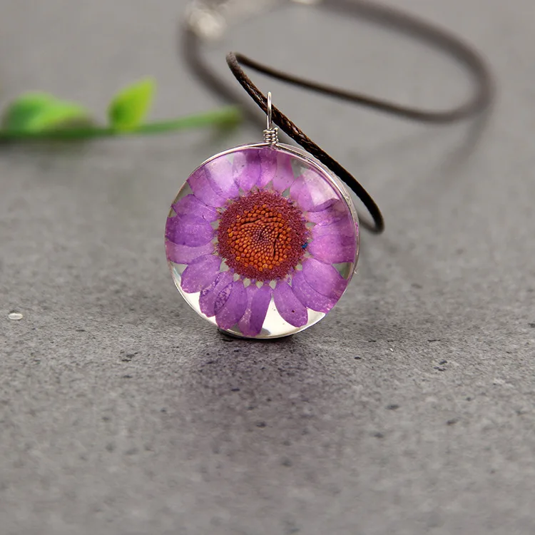 Подвеска из натурального белого хрустального камня разноцветная фотография