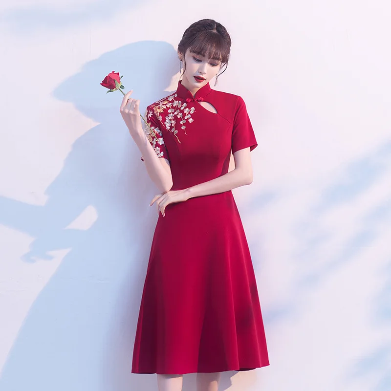 

Lady Burgundy Bride Wedding Party Cheongsam Dresses Elegant A-Line Embroidery Flower Evening Dress XS-3XL Spring New Satin Skirt