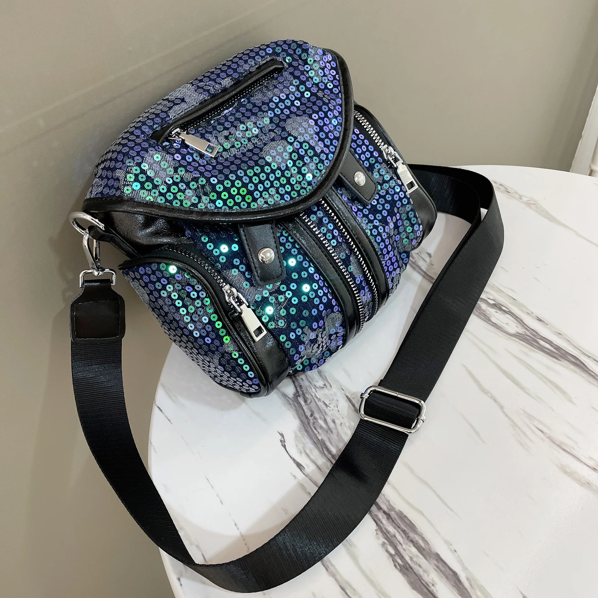 

2021 new jeans bead women's bag fashion sequins one-shoulder sloping light bag women's saddle bag