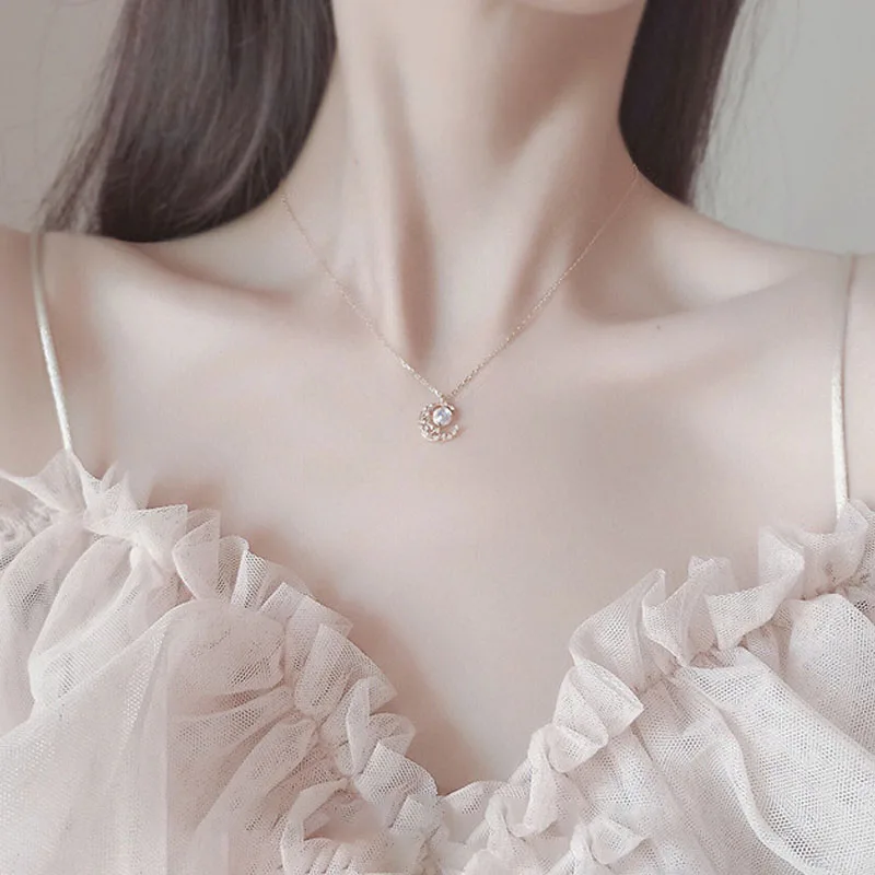 

Sweet Moon Cubic Zircon Jewelry Necklace For Woman Crescent Clavicle Chain Pendant Necklaces