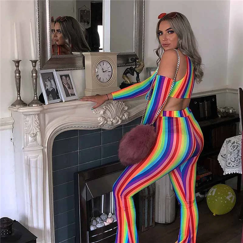 Радужные цветные полосатые принтованные наряды с низким вырезом на спине