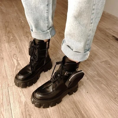 Ботильоны в байкерском стиле на платформе и высоком каблуке короткие женские