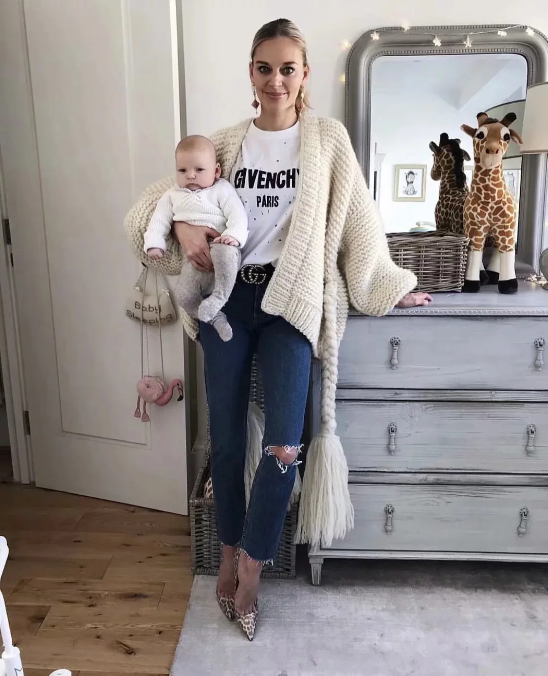 

2020 New Style Autumn and Winter Solid Handmade Knitted Tassel Strap Lantern Sleeve Sweater Women Coat