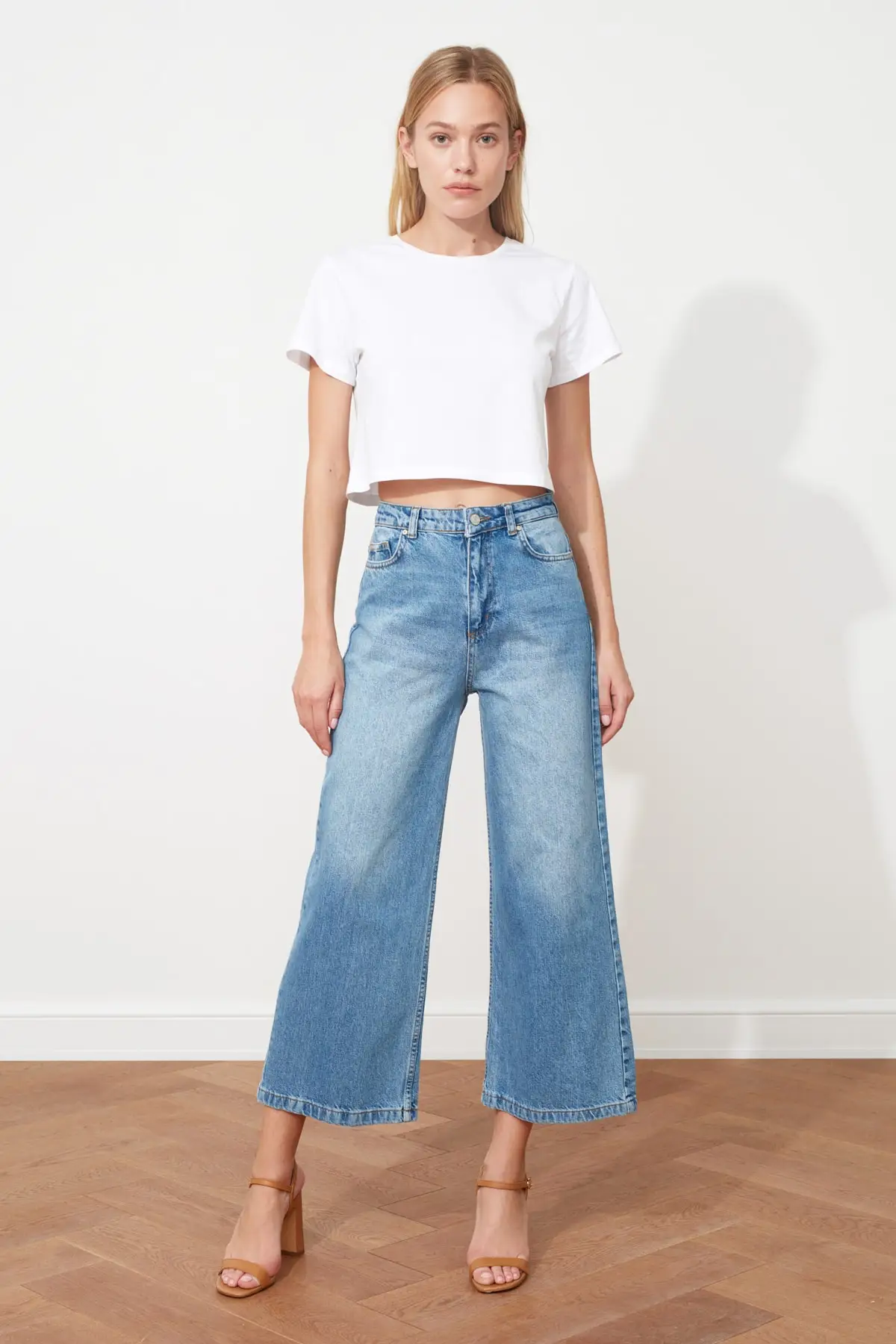 

Trendyol High Waist Culotte Jeans TWOSS21JE0023
