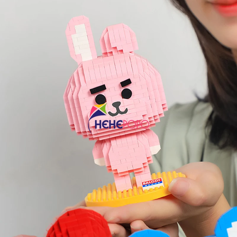 

717pcs Pink Rabbit Block Animal Pet Small Building Block 3D Model Mini Diamond Brick Toy for Children Boys Gifts Cartoon 18144
