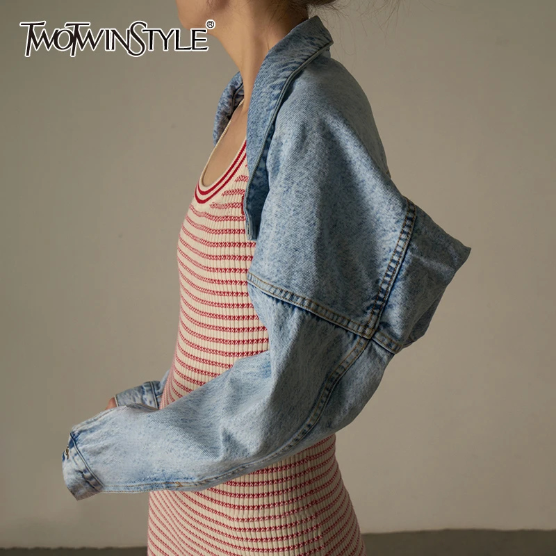 

Женская джинсовая куртка TWOTWINSTYLE, синяя, свободная, с отворотом, спущенными плечами, длинными рукавами, с открытой строчкой, в Корейском стил...