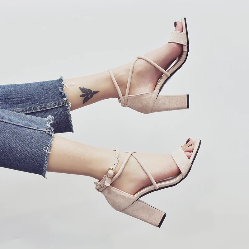 

2021 new dress fashion fashion fashion net red middle heel girls' casual slippers 2066