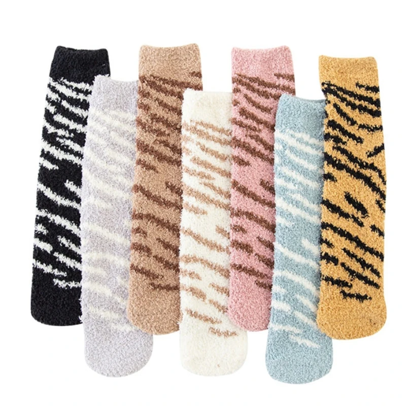 Женские зимние пушистые тапочки из микрофибры короткие носки контрастных цветов