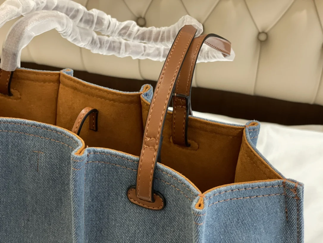 

112390 Quality Luxury Designer Brand Fashion Classic Lady Convenient Handbag Denim Bucket Bag Pleated Tote Bag L1