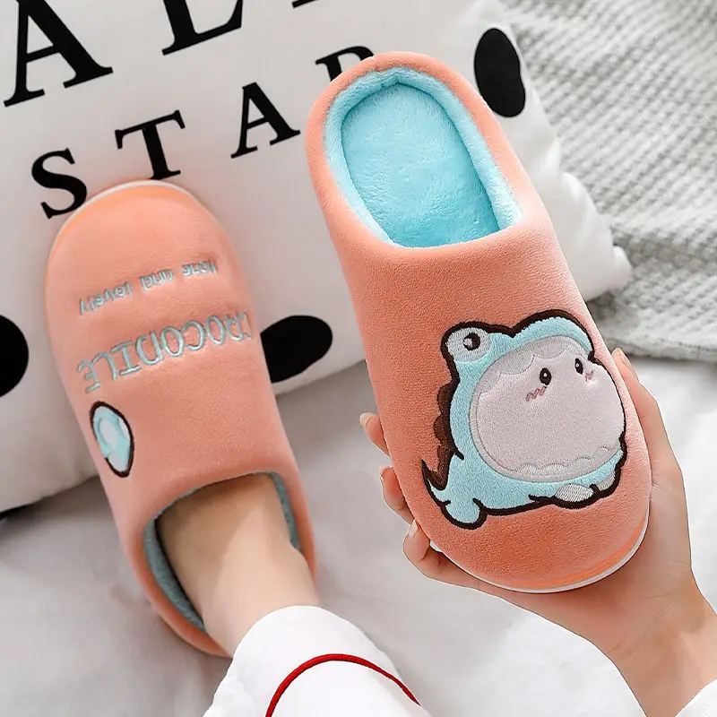 

2020 winter slippers Women 3D Embroidery cartoons Warm Plush Shoes Women Home Slippers Indoor House Fur Couples Memory form