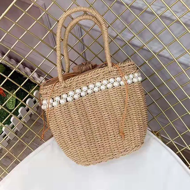 Женская сумка с инкрустированными жемчужинами соломенная верхними ручками