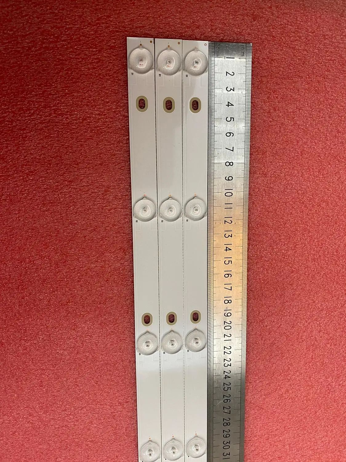 

New 15 PCS/lot 7LED LED backlight strip for 32PHF5061 32PHF3001 32PHF3061 32PHF3021 GC32D07-ZC21FG-15 RF-EG320B32-0701S-07A1