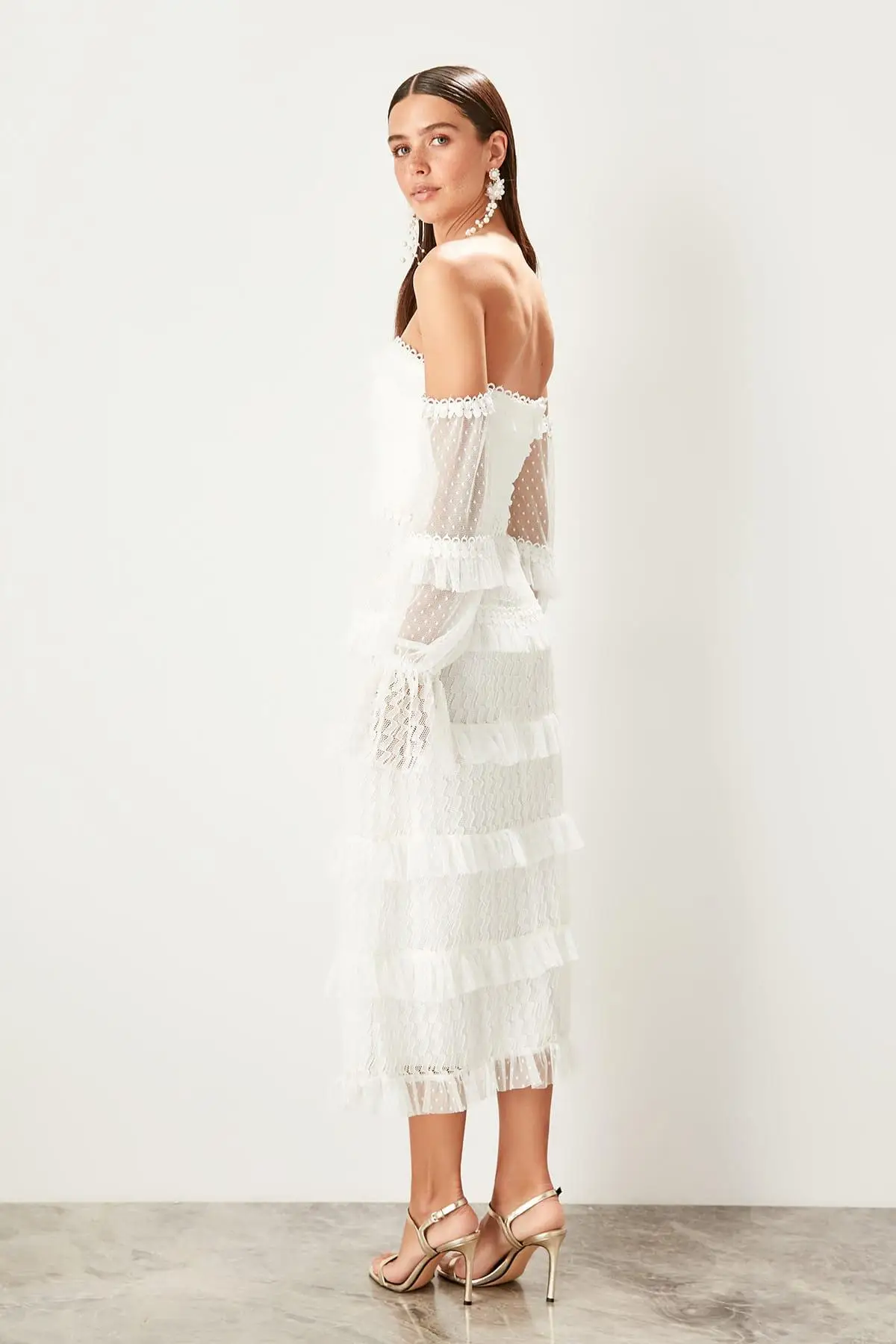 Trendyol белое платье на пуговицах с оборками TPRSS19FZ0181|Женские платья| |