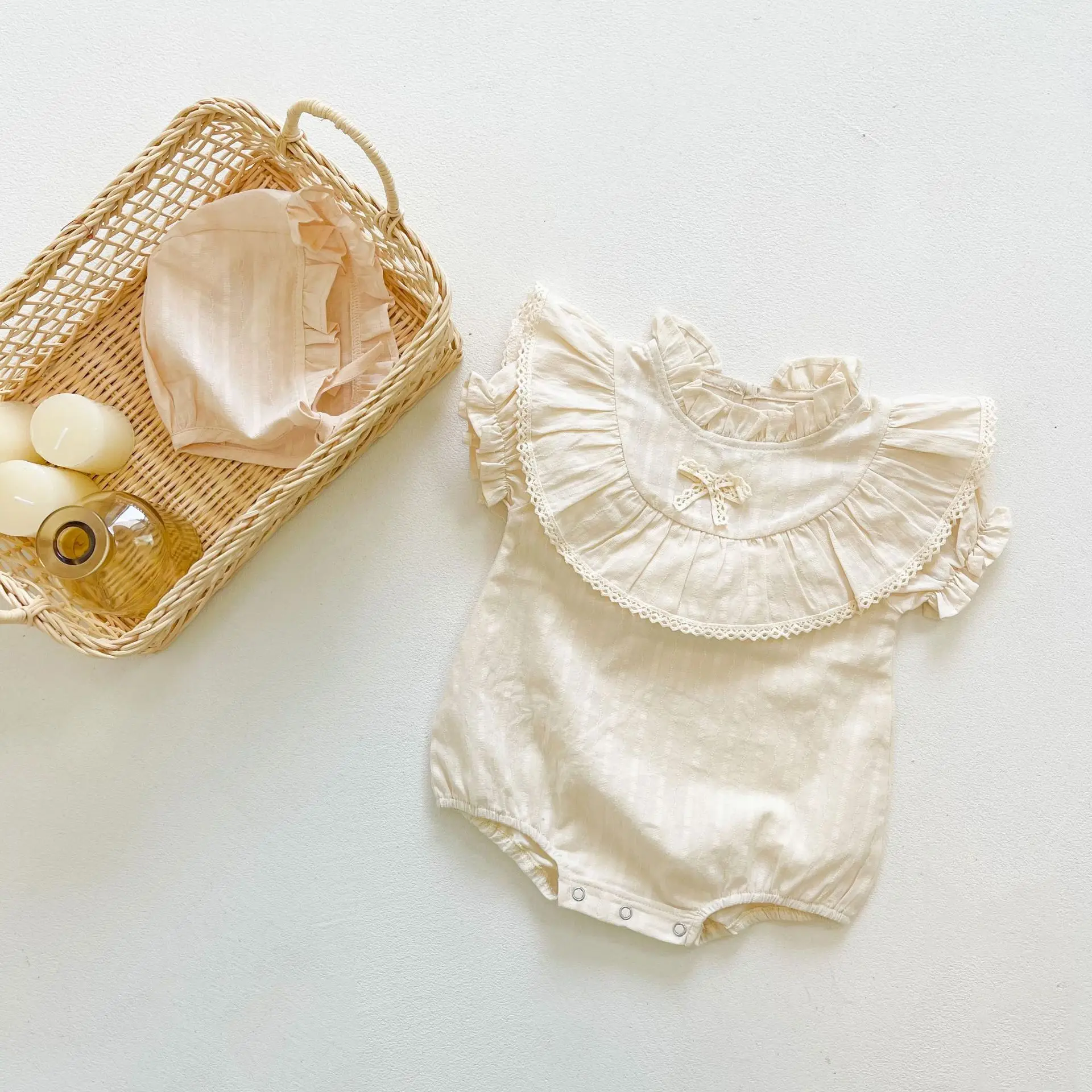 

Детский хлопковый комбинезон с короткими рукавами, однотонный Мягкий комбинезон с шапкой и цветами, модная одежда для новорожденных, лето ...