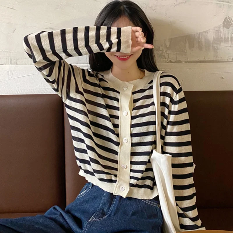 

Age-reducing College Style Color Matching Horizontal Stripes Knitted Cardigan Thin Short Jacket Women