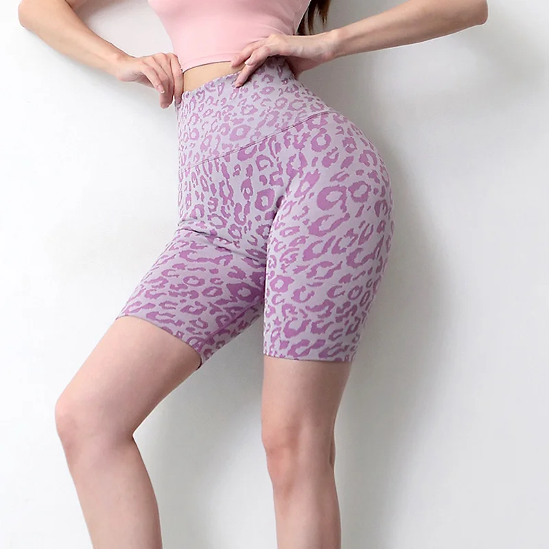 Спортивные бесшовные шорты с леопардовым принтом женские эластичные высокой