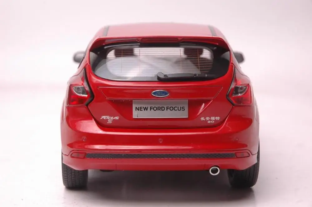 1:18 Модель литья под давлением для Ford Focus 2012 красный хэтчбек игрушечный автомобиль