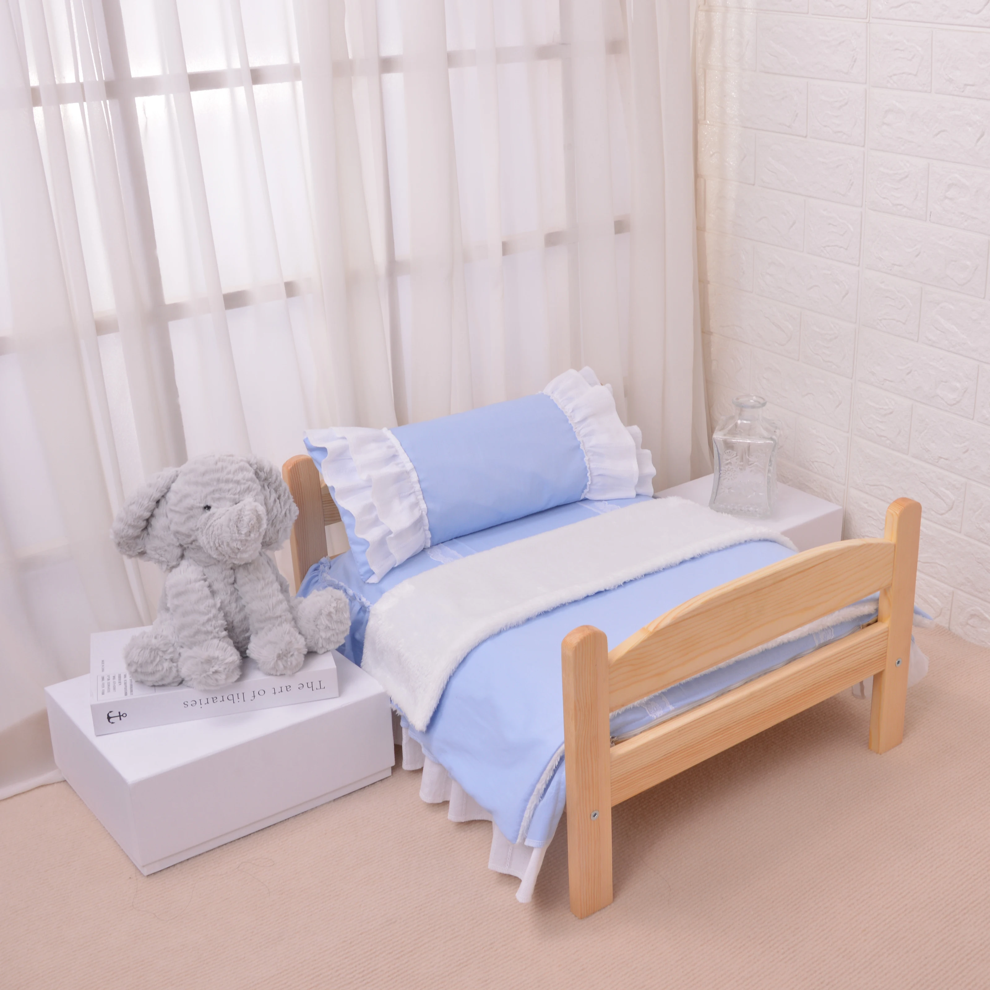 

Comfortable Pet Wooden Bed And A High-End Pet Nest With A Full Set Of Bedding