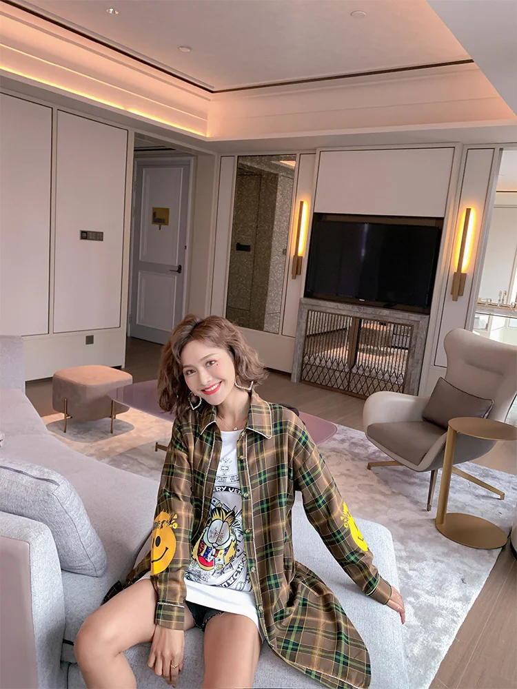 

Plaid shirt women's mid-length European station 2020 spring new print beaded loose large size cardigan shirt tide