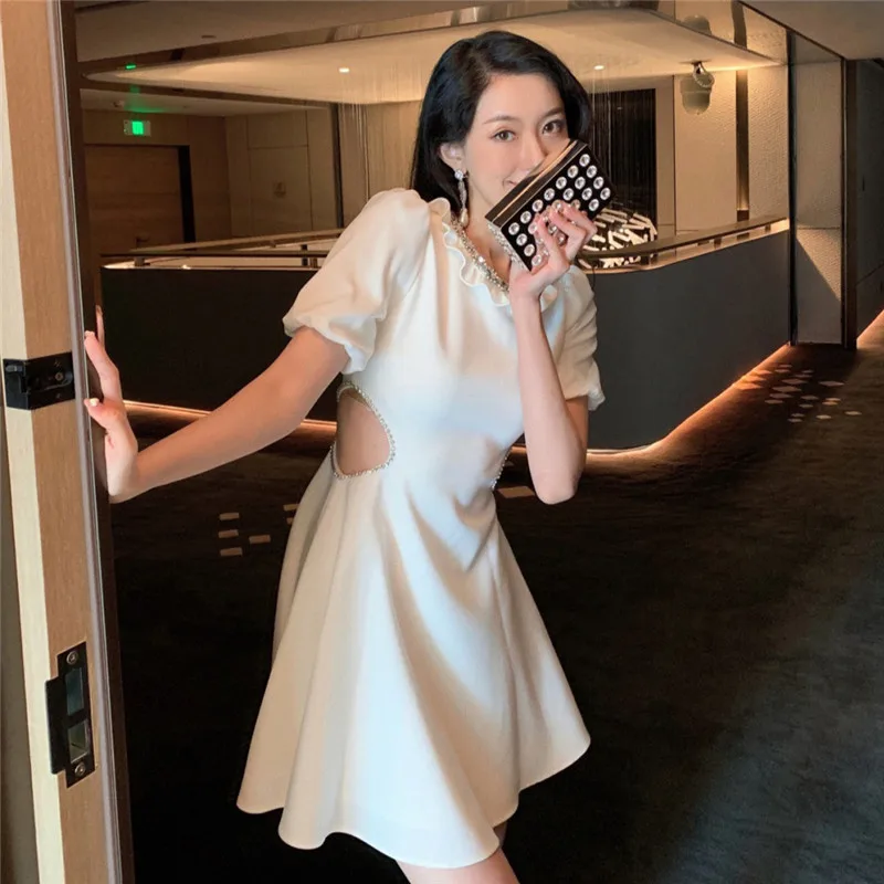 

2021 Summer New Women French Style Sexy Hollow Out Diamond Mini Princess Dress Puff Sleeve A-Line Party Formal Dress Y1269