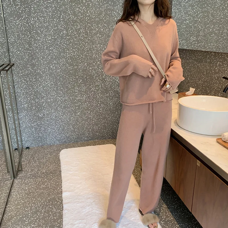 Женский трикотажный брючный костюм теплый мягкий шерстяной с капюшоном