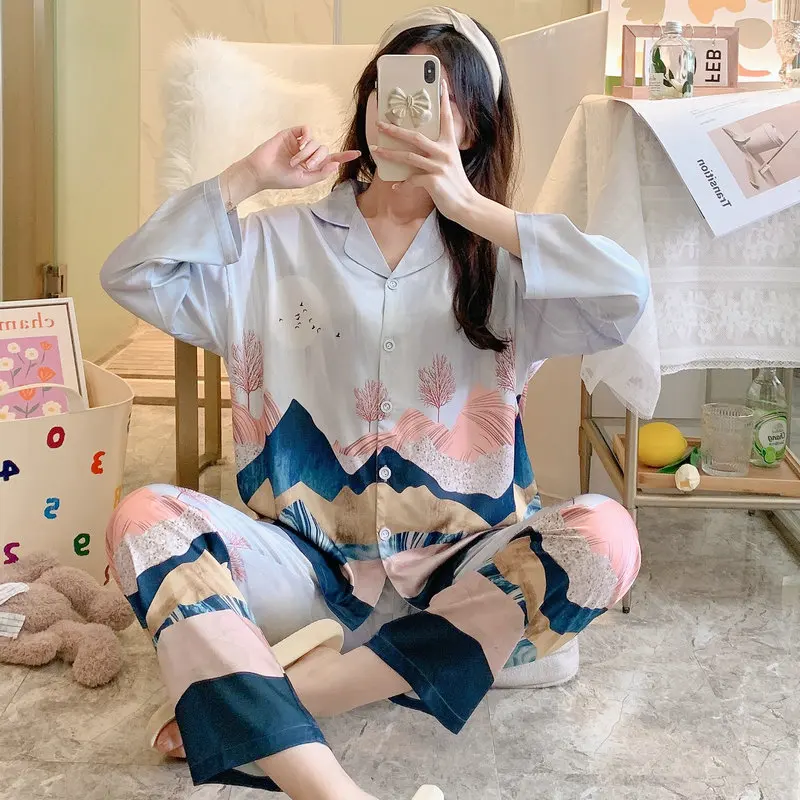 

Пижама женская демисезонная из искусственного шелка с длинными рукавами