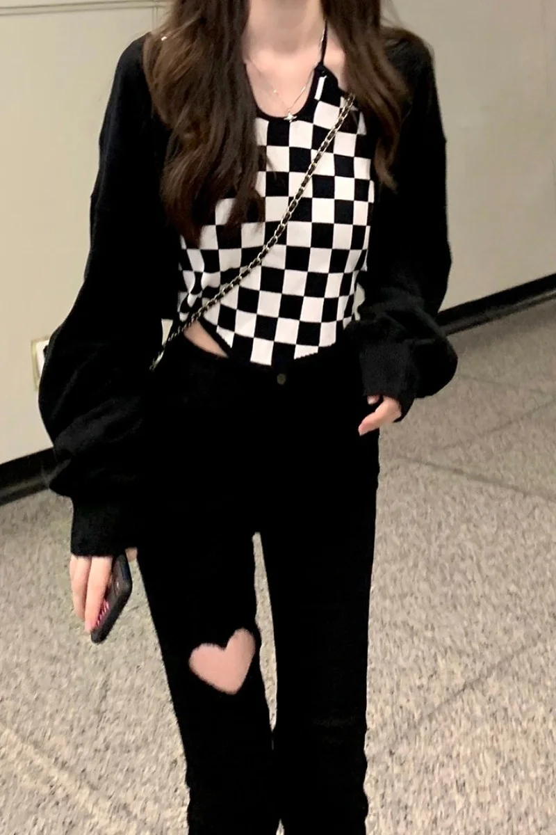 

Милый вязаный кардиган, крутая черно-белая вязаная жилетка на бретелях с длинными рукавами и металлическими пуговицами, облегающие джинсы ...