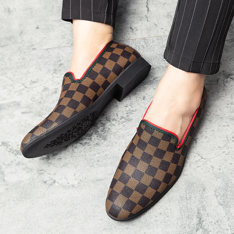 

2021 New Luxury Fashion Metal Decoration Suede Driving Shoes Men Casual Loafers Business Formal Dress Footwear Zapatos Hombre