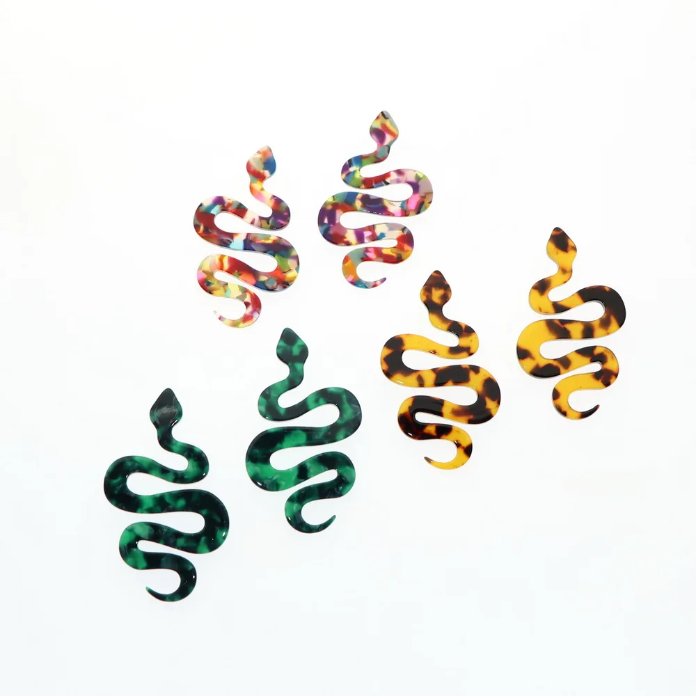 Женские акриловые серьги гвоздики со змеиным узором длинные из черепаховой