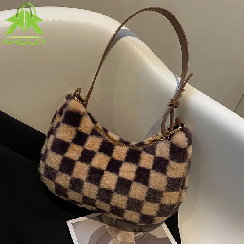 

Winter Retro Lattice Shoulder Underarm Bag Female Plush Handbag Soft Warm Crescent Messenger Bag Purse For Lady Bag Sac A Main