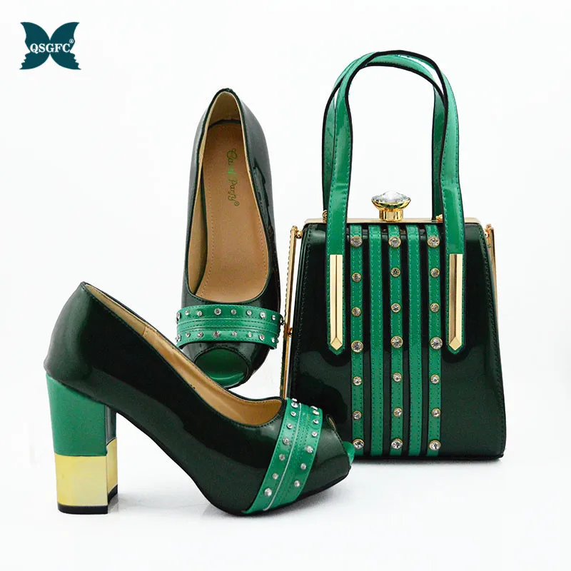 Новый модный итальянский комплект из обуви и сумки зеленого цвета с блестящими