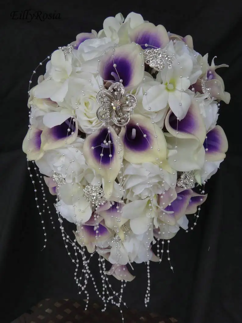 

EillyRosia Luxury Pearls Brooch Bouquet Fleur Artificielle Cascade Wedding Flowers Purple Calla Lily White Roses Bridal Bouquet