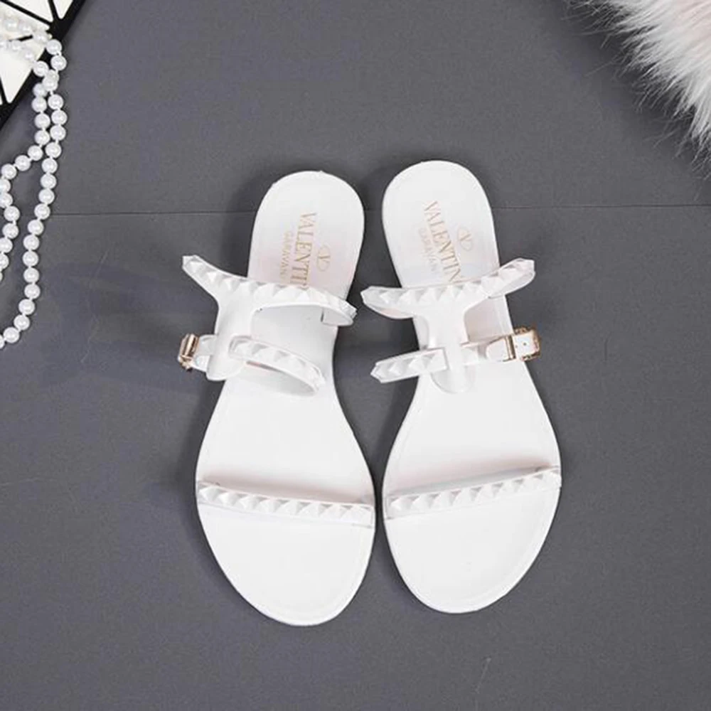 Сандалии женские из прозрачного пластика с заклепками открытым носком в